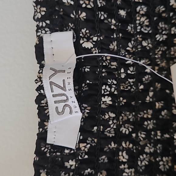 Cute Black Floral Tank Top - Picture 2 of 7